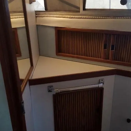 Tango I Bådhotel